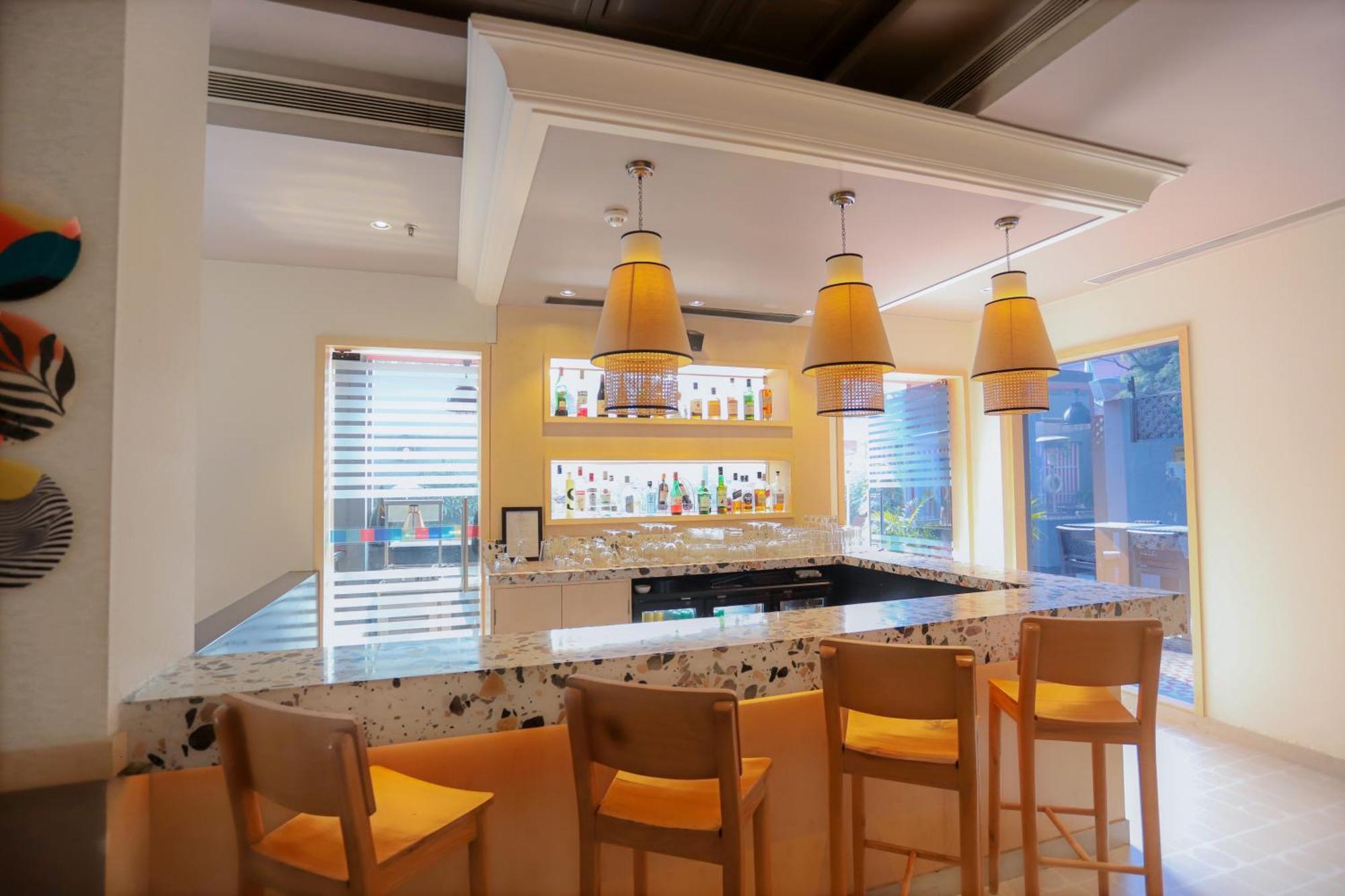 Park Inn By Radisson,South Delhi Nueva Delhi Exterior foto The bar at the hotel