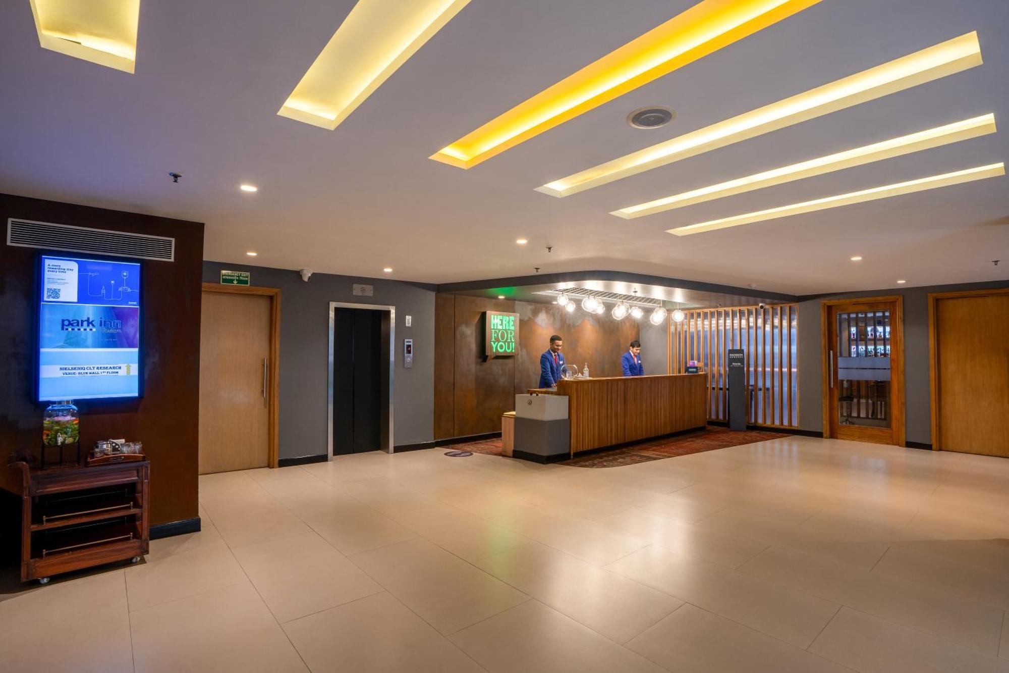 Park Inn By Radisson,South Delhi Nueva Delhi Exterior foto The lobby of the hotel