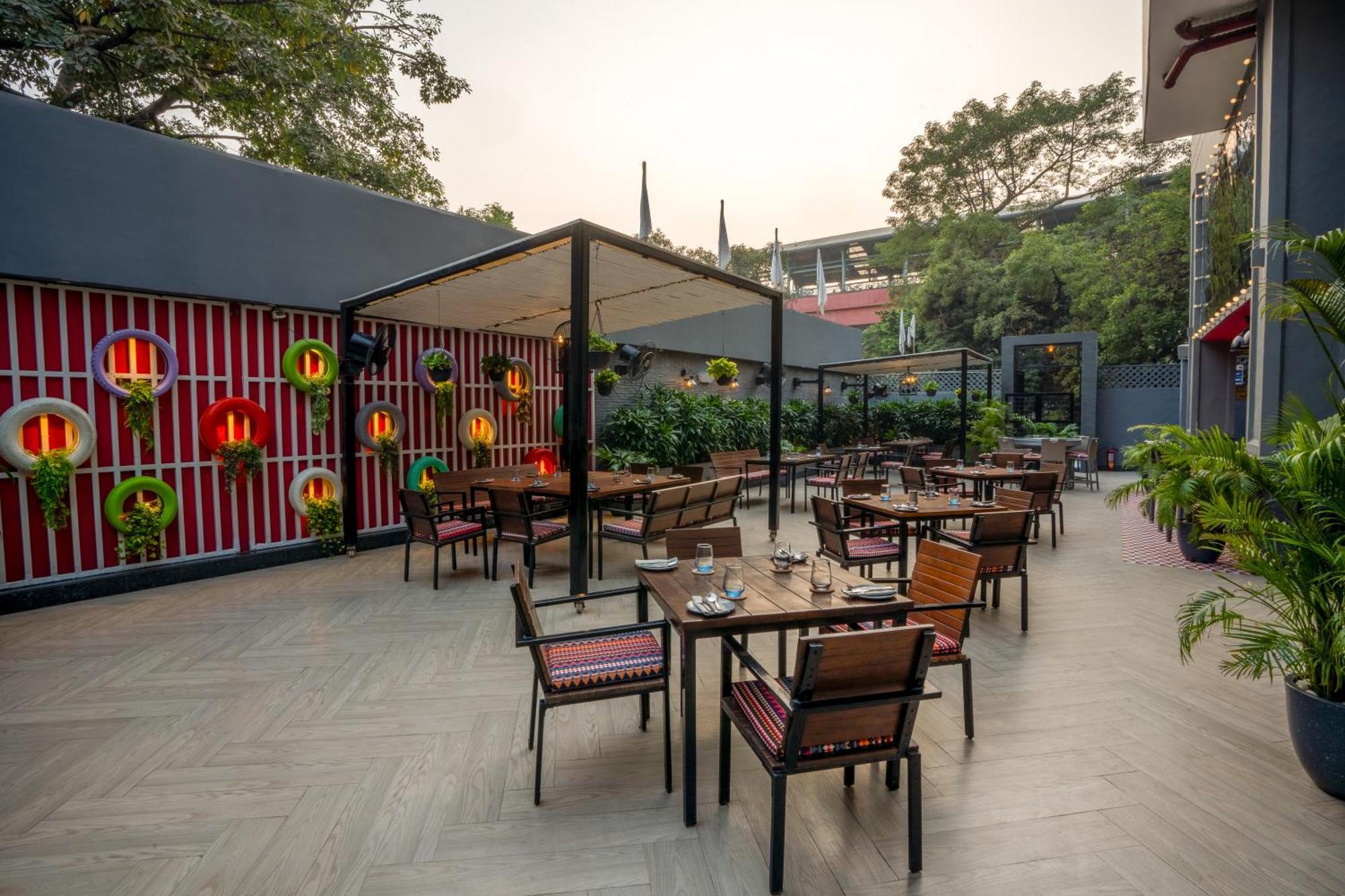Park Inn By Radisson,South Delhi Nueva Delhi Exterior foto The Terrace at The Park, New Delhi