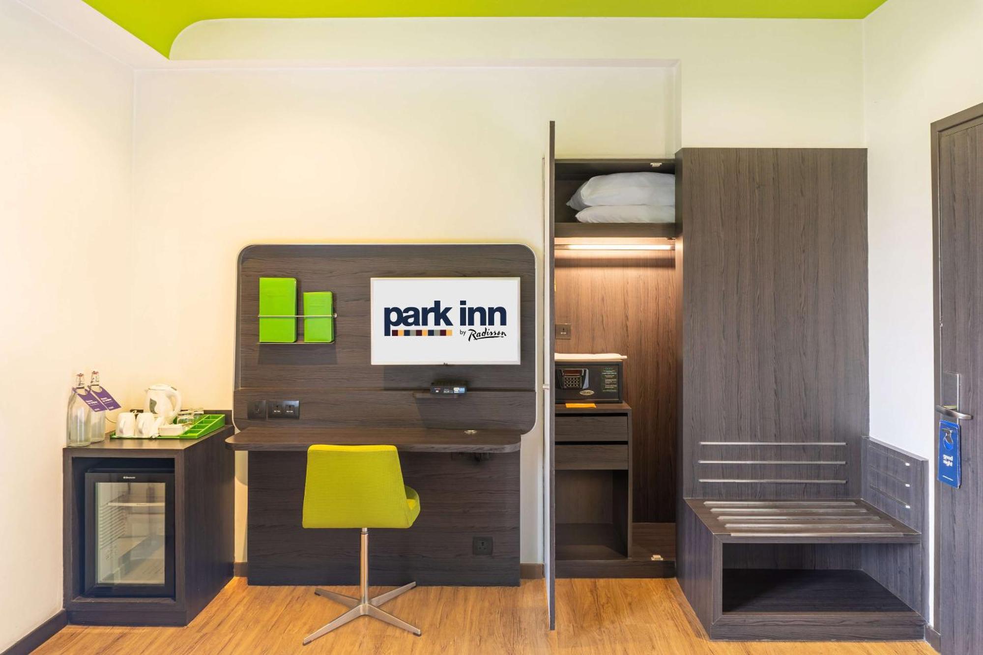 Park Inn By Radisson,South Delhi Nueva Delhi Exterior foto Park Inn by Radisson, Berlin-Westend